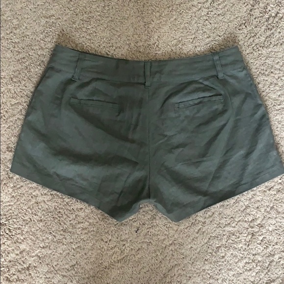 L olive green linen shorts w/pockets & belt loops - Picture 2 of 6